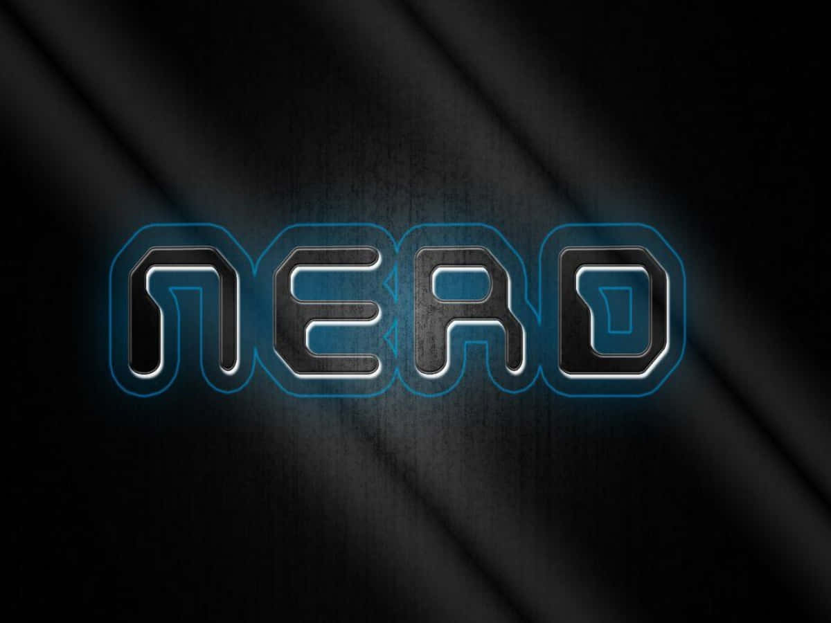 Nerd 桌布 壁紙 — 「NERO」這個字在深色有紋理的布料背景上發出明亮的藍色霓虹光輪廓。