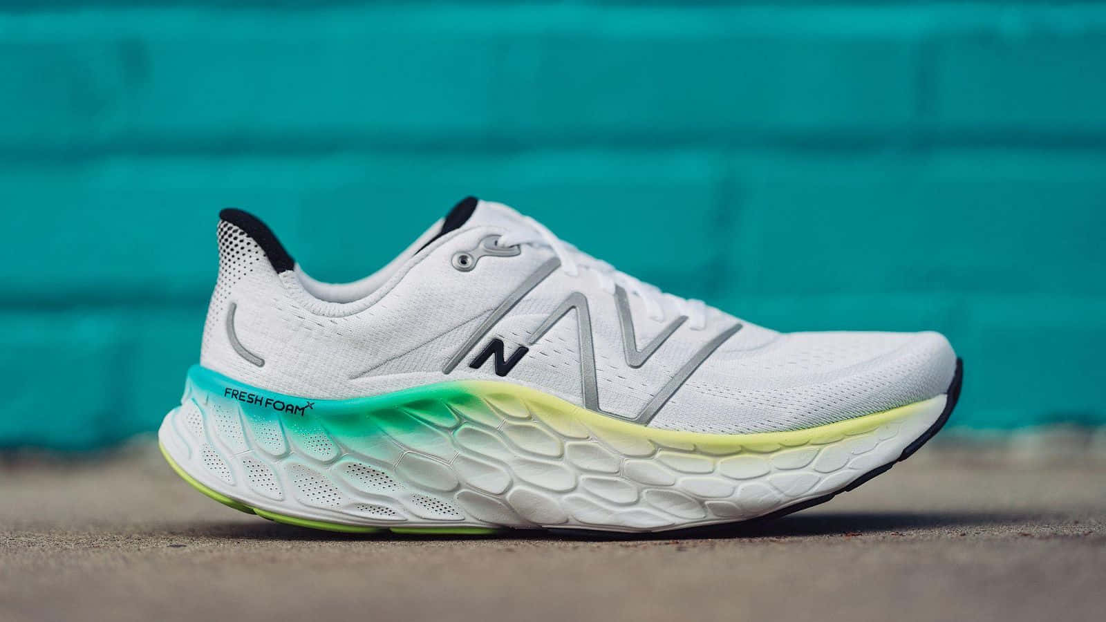New Balance Fresh Foam v2 - 白/綠 壁紙