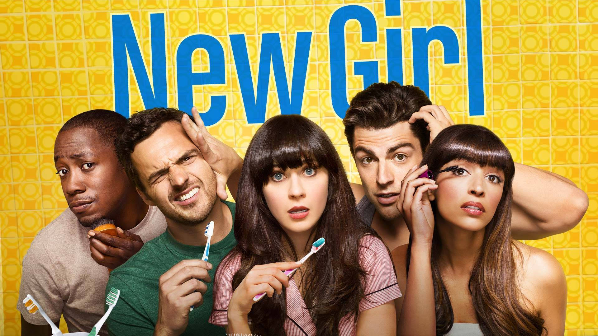 new girl 桌布 壁紙 — 《New Girl》的五位演員在黃色磁磚牆前拿著牙刷擺姿勢，並有藍色標題文字。
