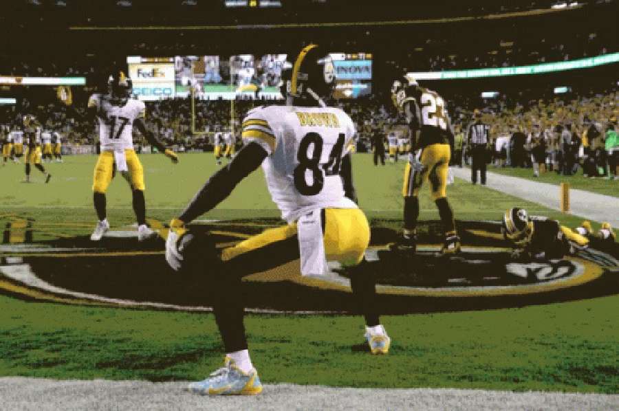 NFL激戰中的精彩達陣飛撲 壁紙