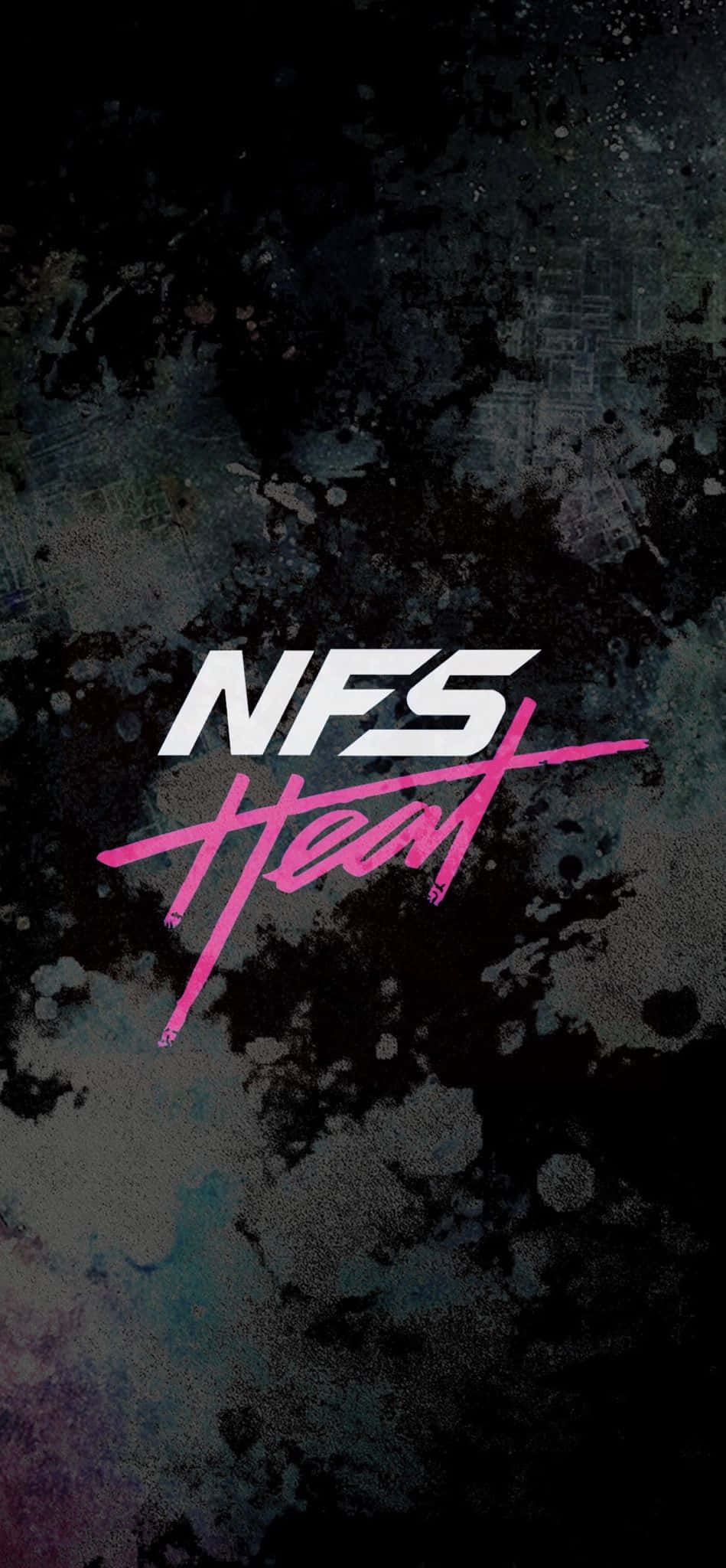 電玩遊戲 桌布 壁紙 — NFS Heat 標誌以粗體白色和粉紅色塗鴉風格呈現，背景為深色紋理 grunge 背景。
