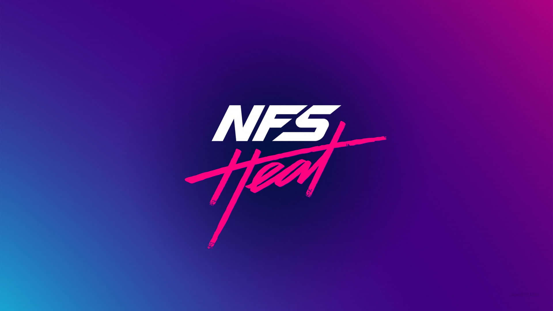 漸層 桌布 壁紙 — NFS Heat 標誌以醒目的白色和粉紅色在充滿活力的紫色和藍色漸變背景上發光。