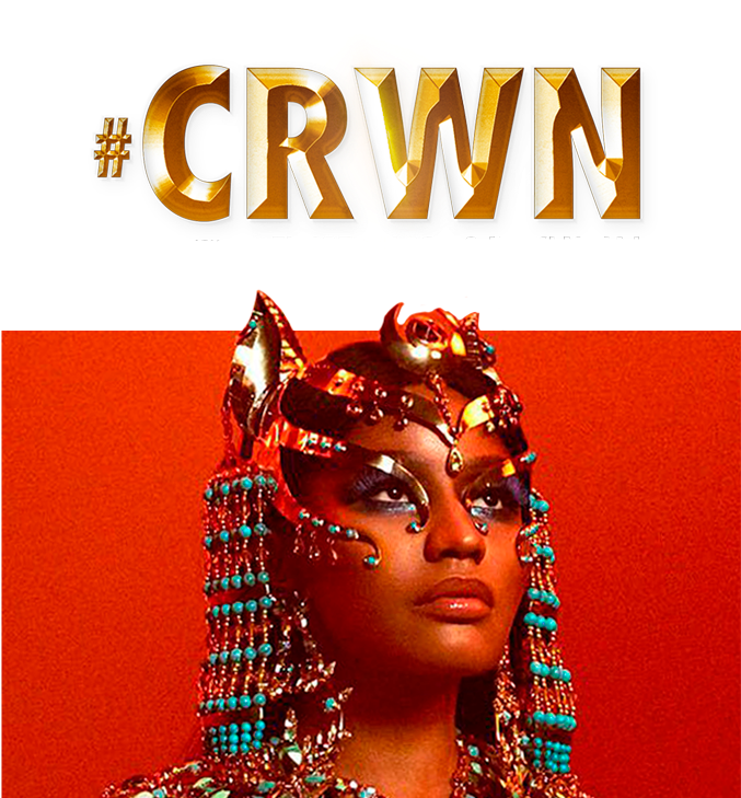 Nicki 桌布 壁紙 — Nicki Minaj 佩戴華麗的金色和綠松石埃及風格頭飾，背景為大膽的紅色，並帶有 '#CRWN' 文字疊加。