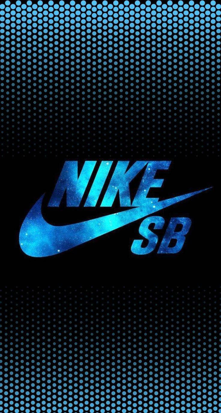 Nike iPhone 桌布 壁紙 — Nike SB 標誌在黑色穿孔背景上發出宇宙藍光。