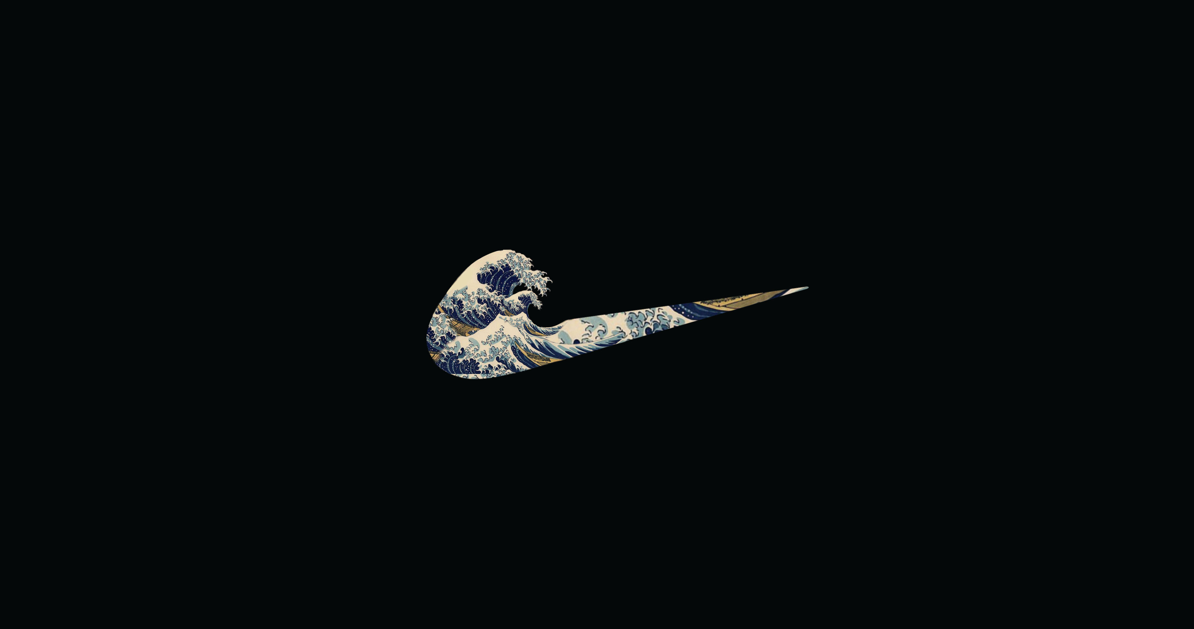 Swoosh 桌布 壁紙 — Nike 勾勾標誌重新想像為葛飾北齋的巨浪，置於純黑背景上。