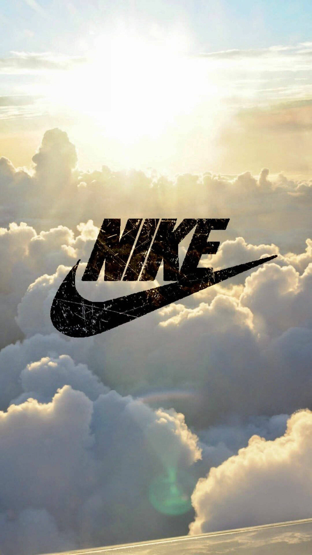 dope iPhone 桌布 壁紙 — Nike 標誌漂浮在金色雲層之上，陽光穿透天空。