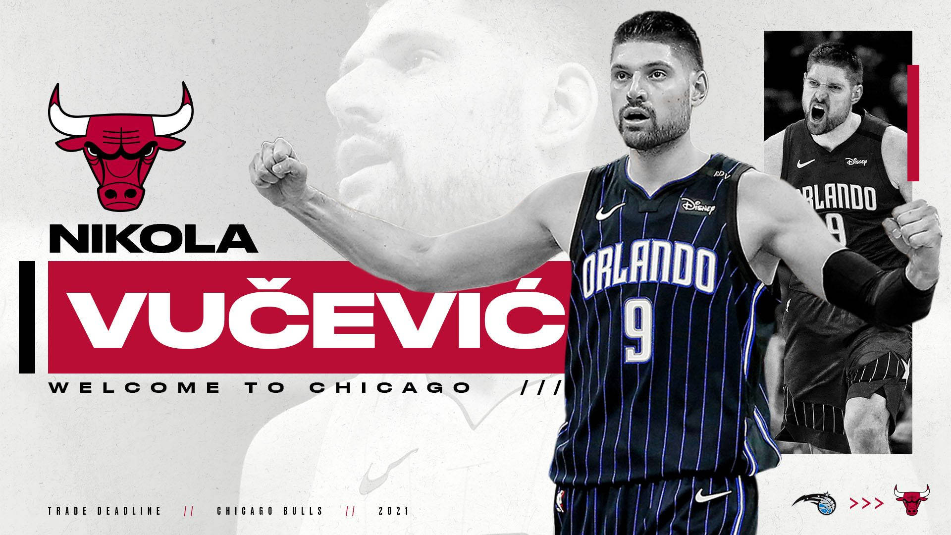 NBA 桌布 壁紙 — Nikola Vucevic 身穿奧蘭多魔術隊球衣，舉起拳頭慶祝，芝加哥公牛隊標誌和「Welcome to Chicago」文字宣佈了他的交易。