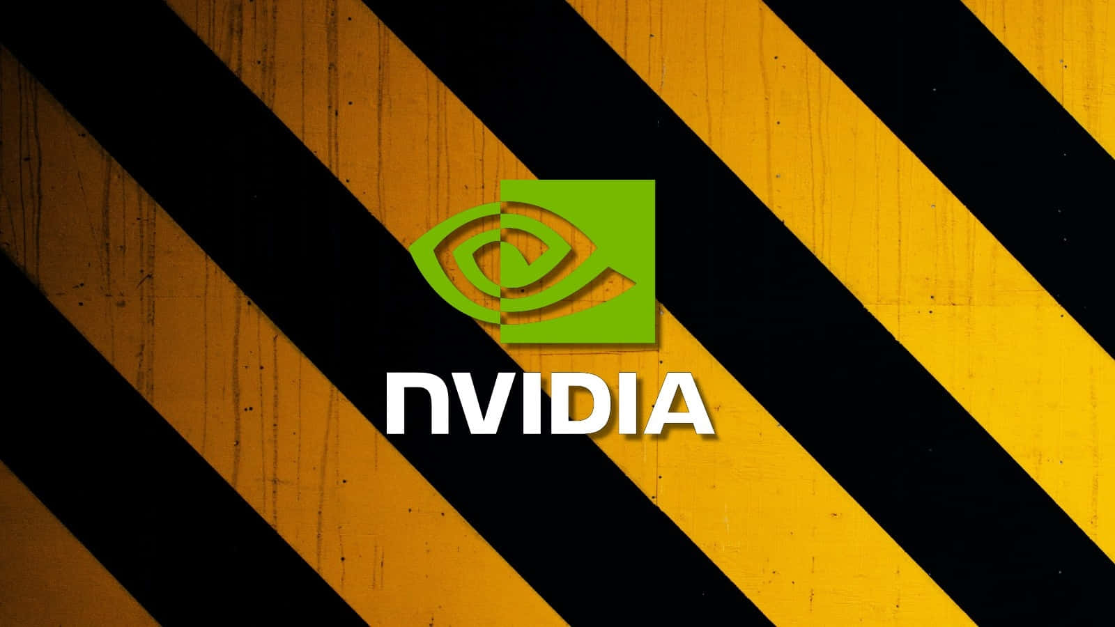 nvidia 桌布 壁紙 — Nvidia 標誌以綠色和白色居中顯示在黃色和黑色對角條紋警告背景上。