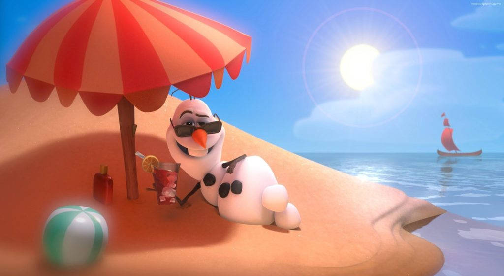 雪人 Olaf 在海灘上的遮陽傘下放鬆，手上有飲料，背景有帆船。 — 雪人 壁紙
