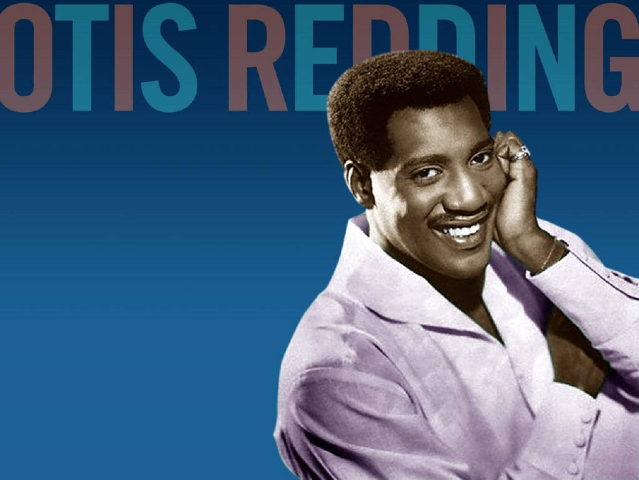 song 桌布 壁紙 — Otis Redding 穿著薰衣草色西裝，在鮮明的藍色漸變背景上，他的名字以大型彩色字母呈現，溫暖地微笑。