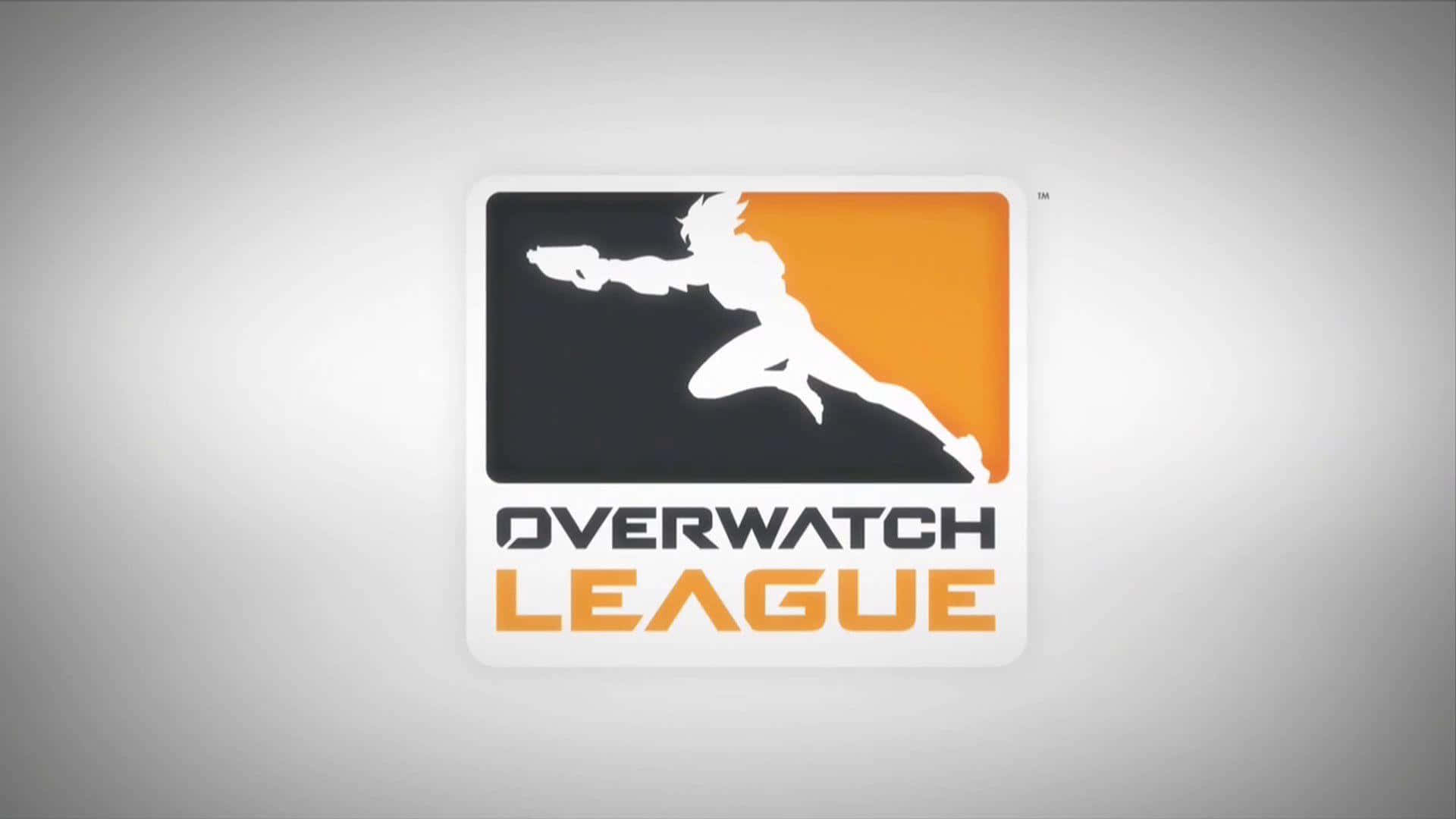 Overwatch League 桌布 壁紙 — Overwatch League 標誌，以白色剪影呈現一位動感英雄在黑色和橙色背景上跳躍。