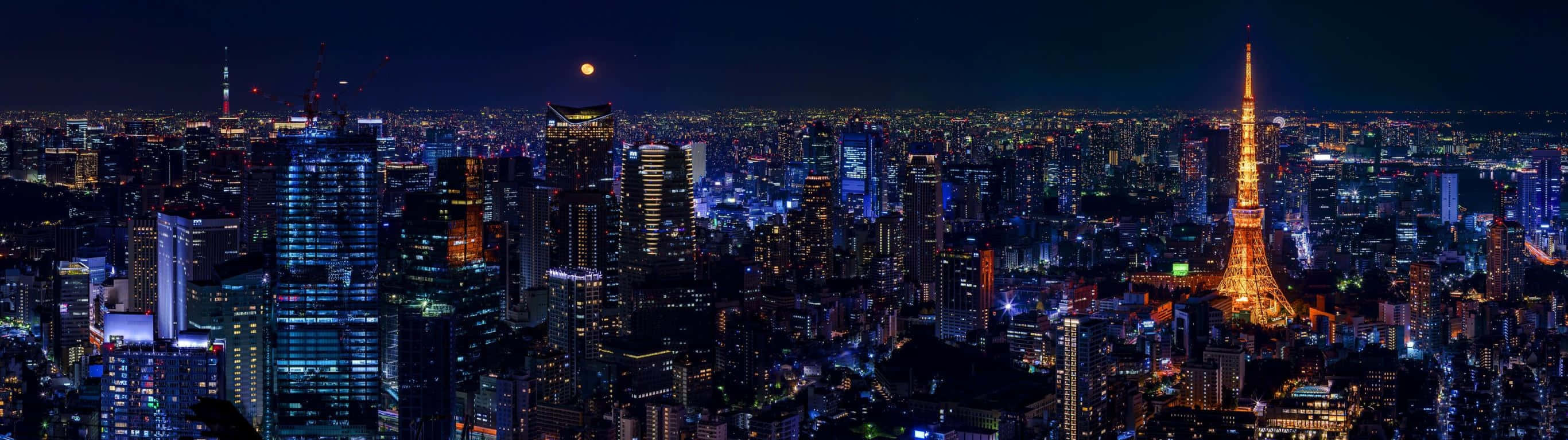 夜晚的東京城市景觀，發光的建築物和標誌性的東京鐵塔。 — 東京鐵塔 壁紙