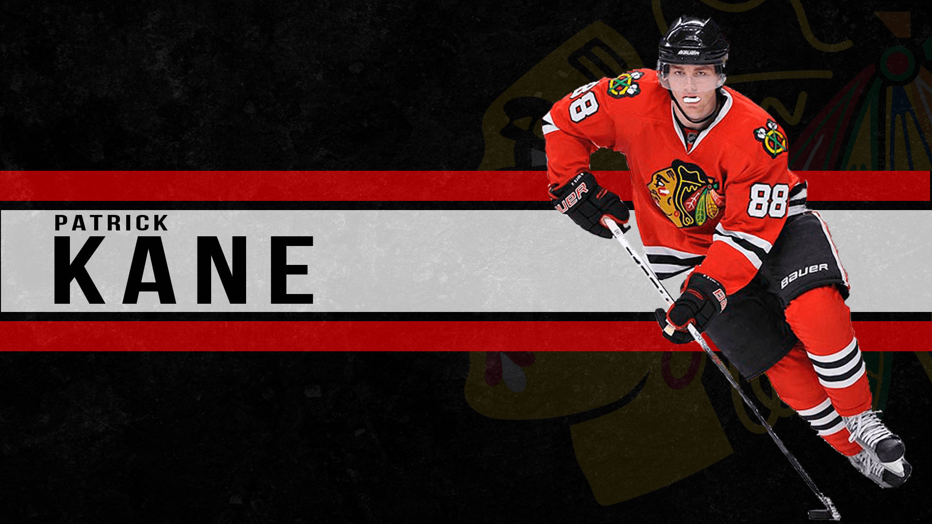 運動 桌布 壁紙 — Patrick Kane 穿著芝加哥黑鷹隊裝備，在帶有紅色和白色條紋的深色紋理背景上動態滑冰。