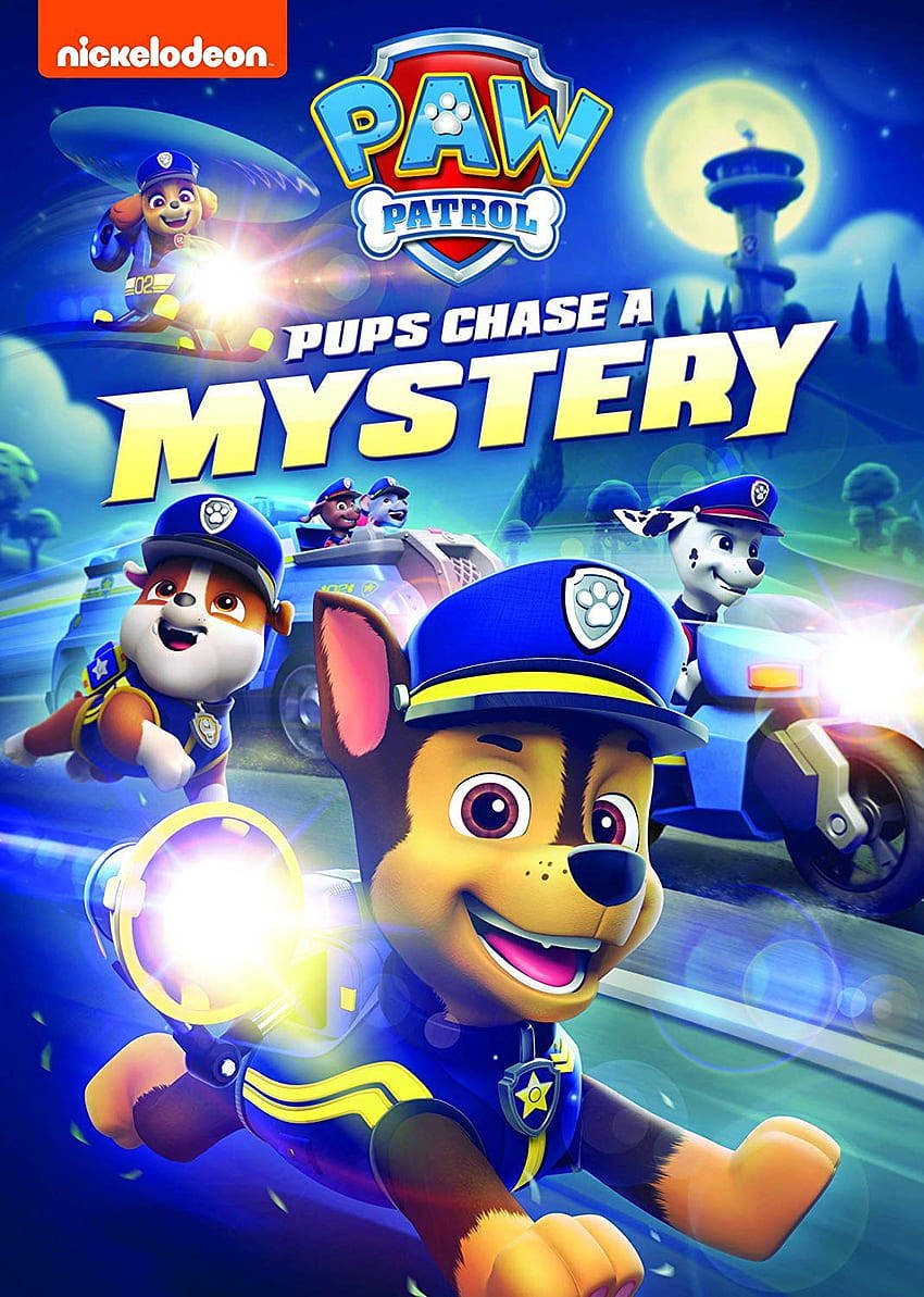 狗 桌布 壁紙 — Paw Patrol 小狗穿著警察裝備，在明亮的月亮下追逐一個謎團，伴隨著強光和動態模糊效果。