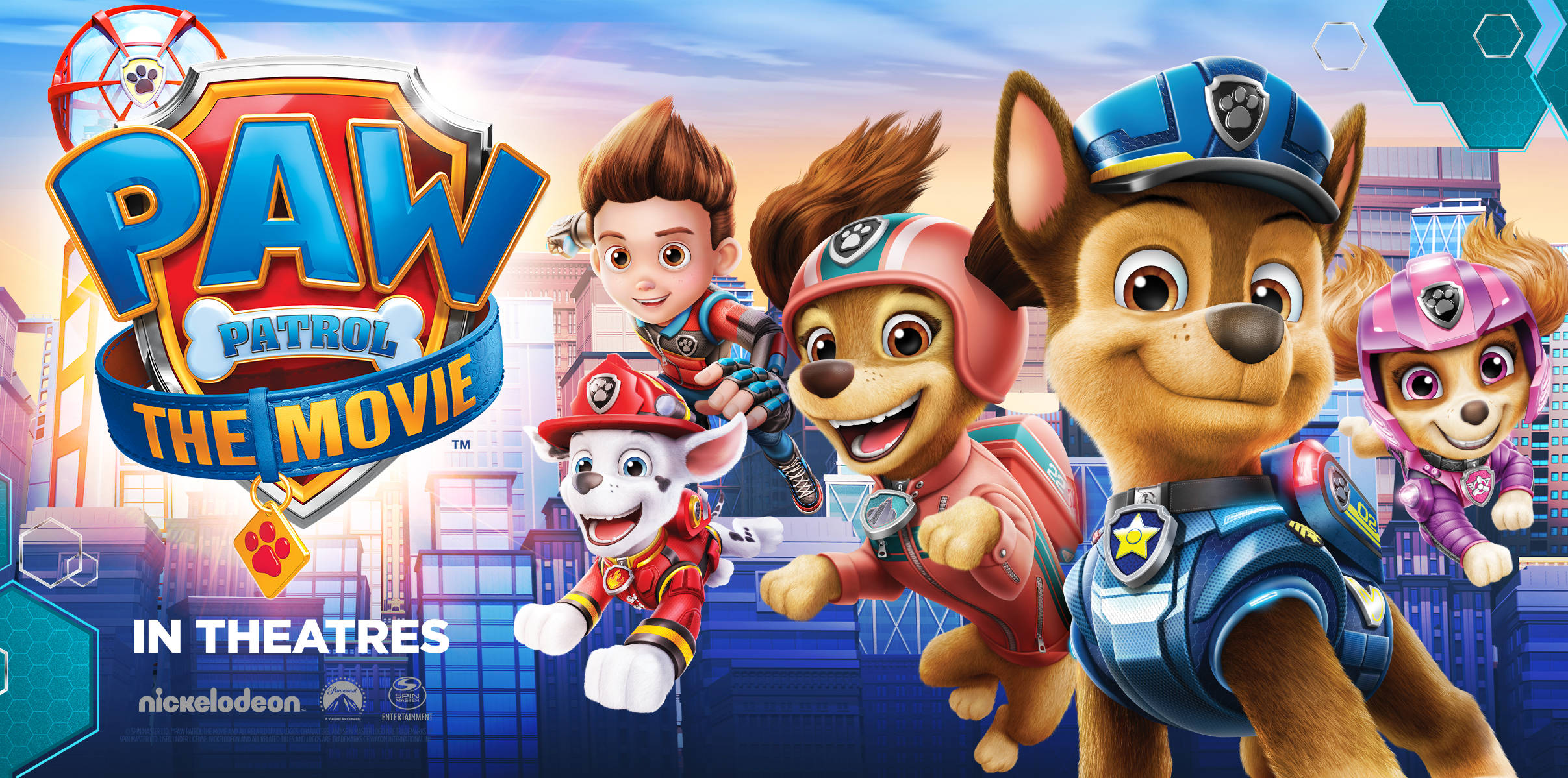 電影 桌布 壁紙 — Paw Patrol 角色身穿色彩繽紛的裝備，在充滿活力的城市天際線背景下動態飛行。