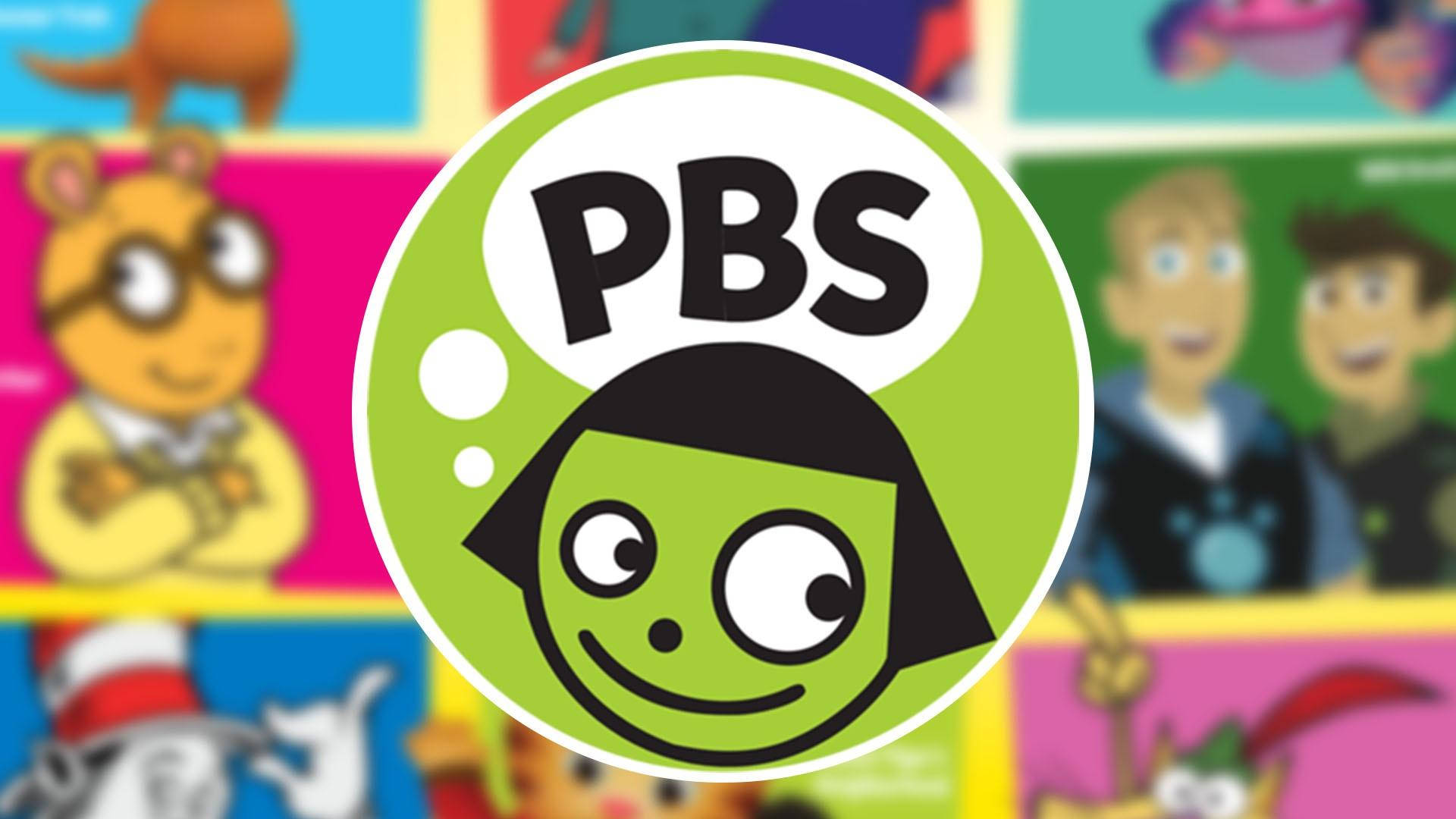 Pbs 桌布 壁紙 — PBS 標誌，綠色笑臉居中，置於色彩繽紛模糊的卡通人物之上。