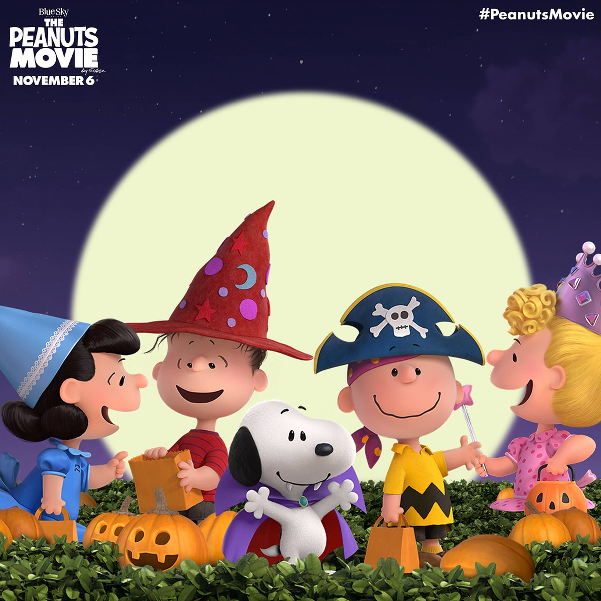 查理布朗萬聖節 桌布 壁紙 — Peanuts 幫穿著萬聖節服裝在巨大的月亮下微笑，前景有雕刻的南瓜。