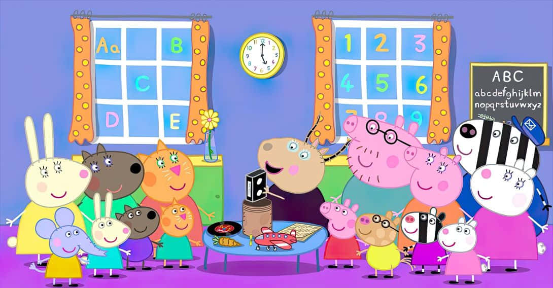 Granny Pig 桌布 壁紙 — Peppa Pig 和朋友們聚集在一個色彩繽紛的教室裡，有字母窗戶和一位老師在前面。