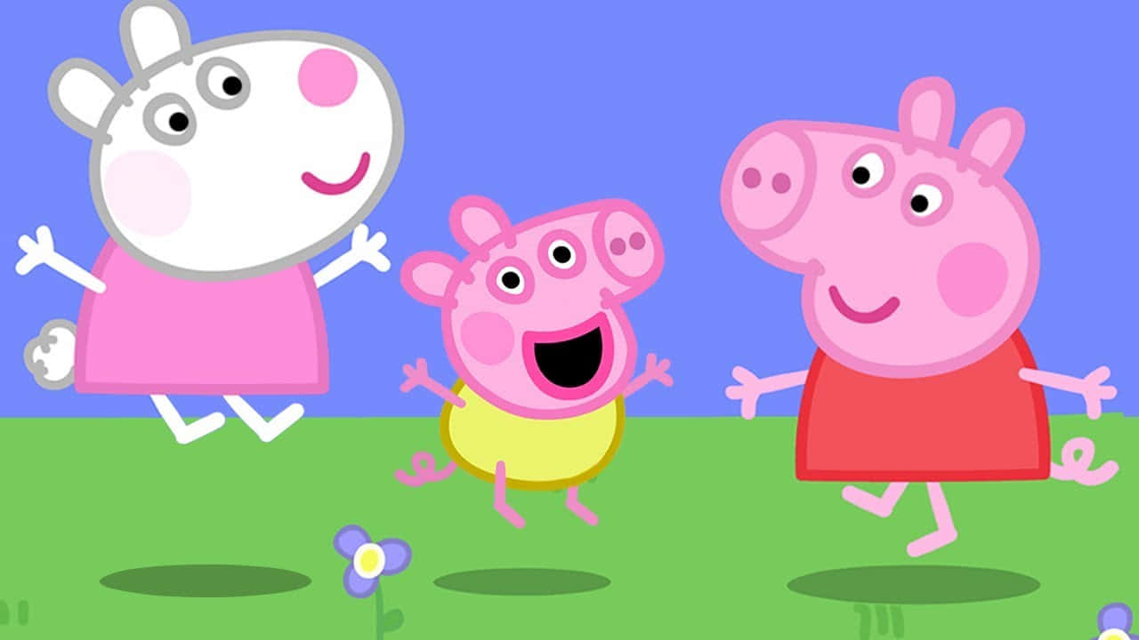 Baby Alexander 桌布 壁紙 — Peppa Pig、Suzy Sheep 和 Pedro Pony 在明亮的藍天下，在一片綠色的田野上，伴隨著一朵紫色的花，快樂地跳躍。