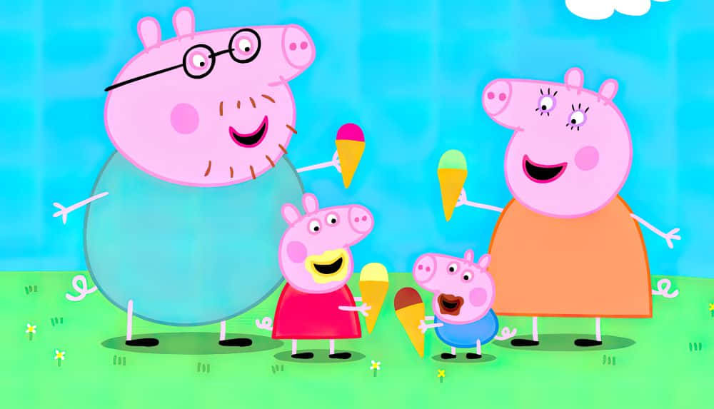Granny Pig 桌布 壁紙 — Peppa Pig 一家在晴朗藍天下的翠綠草地上開心地拿著冰淇淋甜筒。
