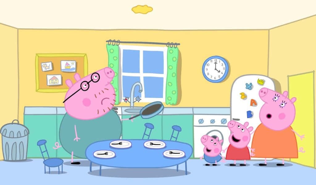 Peppa Pig Family 桌布 壁紙 — Peppa Pig 一家聚集在明亮的黃色廚房，配有綠色窗簾和藍色餐桌，準備好晚餐。