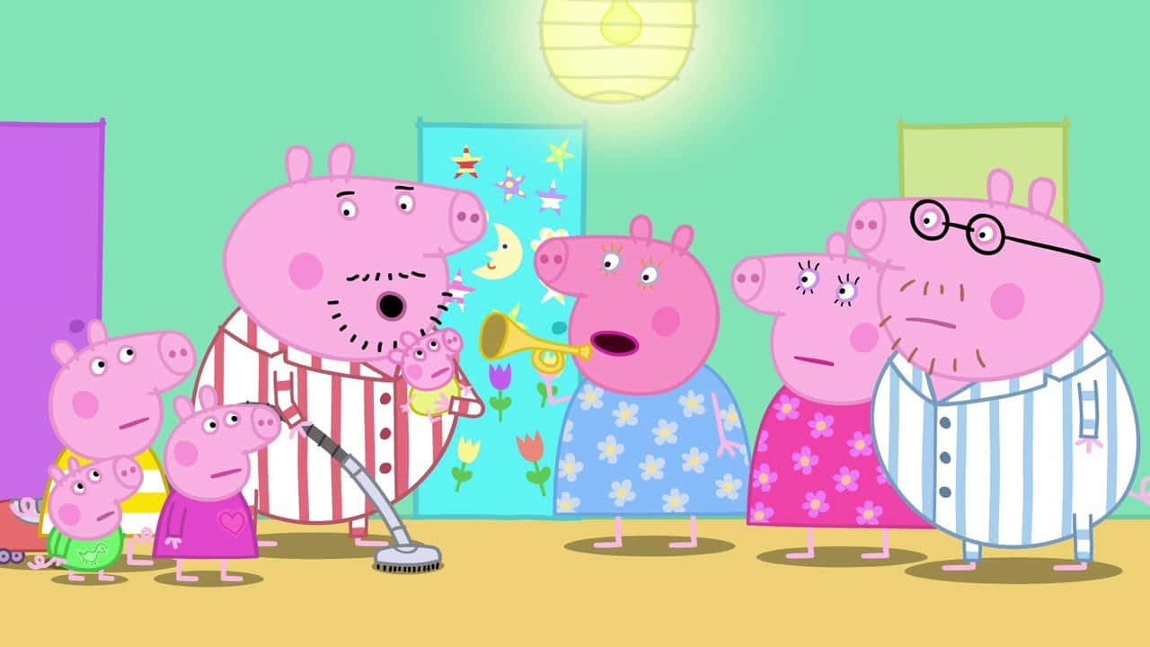 Peppa Pig Family 桌布 壁紙 — Peppa Pig 一家聚集在色彩明亮的客廳，爸爸豬正在吸塵，媽媽豬正在吹小號。