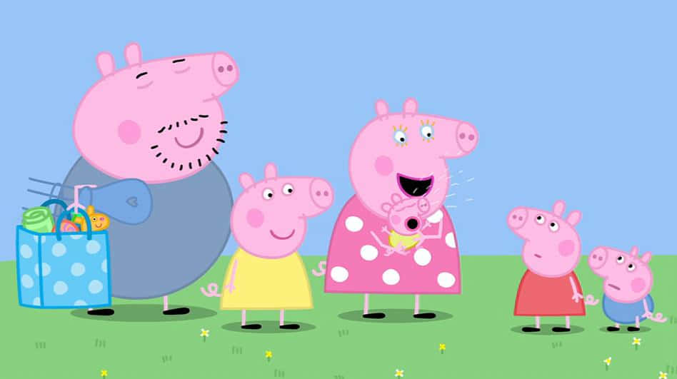 Baby Alexander 桌布 壁紙 — Peppa Pig 一家開心站在草地上，藍天白雲，周圍散落著小小的黃色花朵。