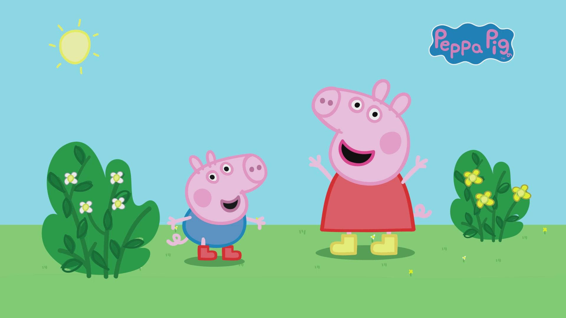 佩佩豬 桌布 壁紙 — Peppa Pig 和 George Pig 在晴朗的藍天下，站在一個陽光明媚的田野裡，有綠色的灌木和黃色的花朵。