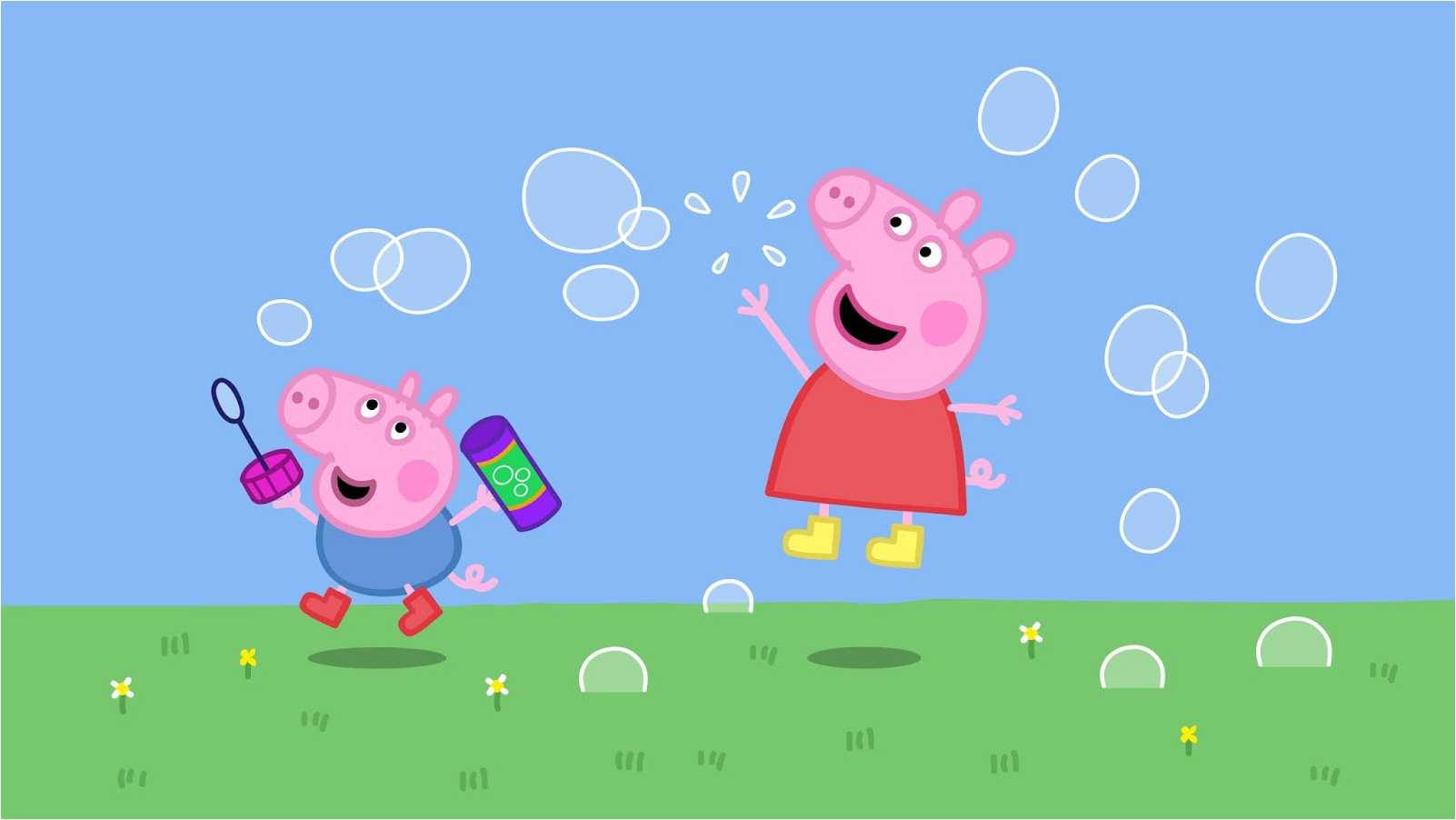 佩佩豬 桌布 壁紙 — Peppa Pig 和 George 在晴朗的藍天下，在明亮的綠色田野上歡快地追逐漂浮的泡泡。