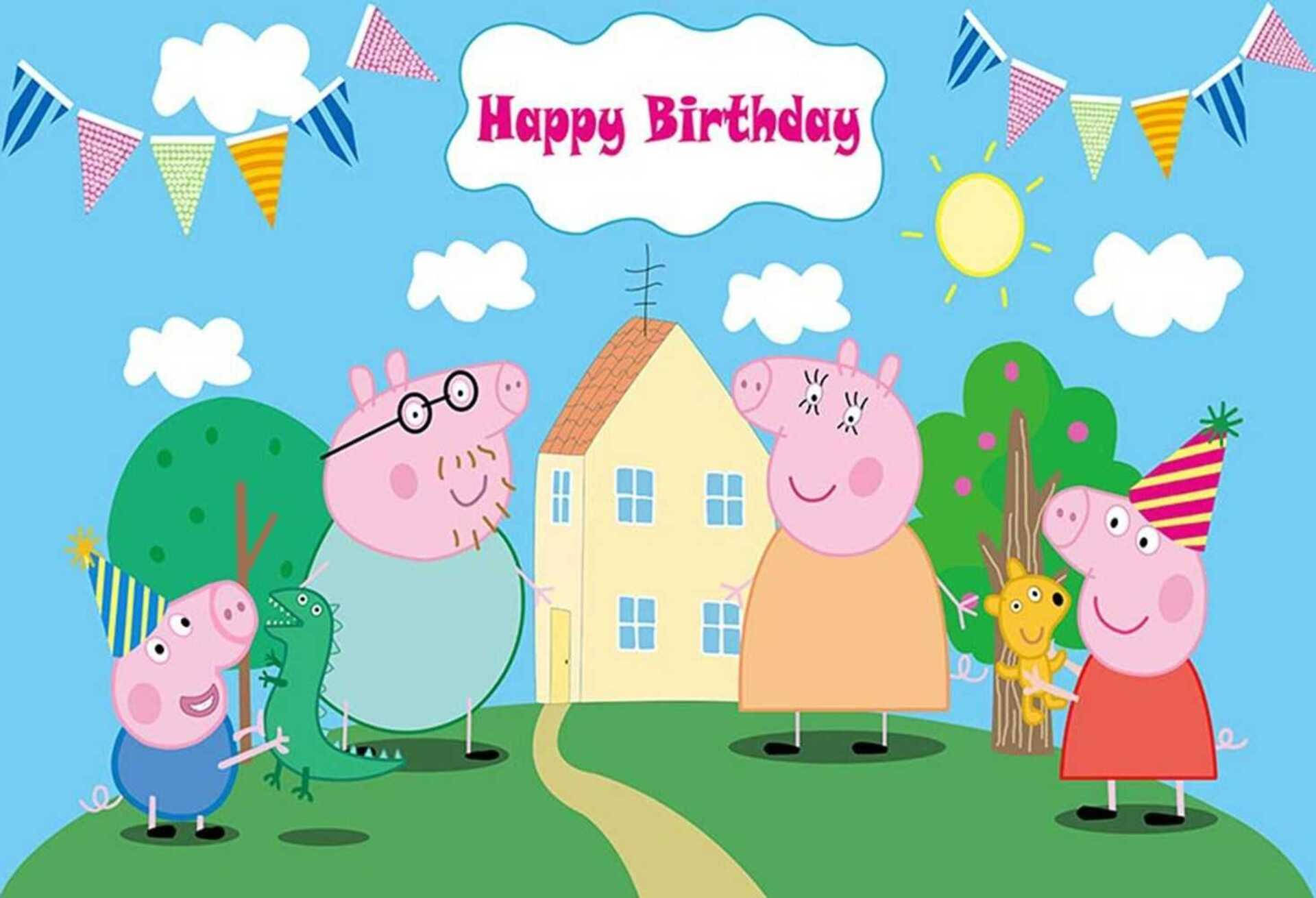 Peppa 桌布 壁紙 — Peppa Pig 和家人在屋外慶祝陽光明媚的生日，掛滿彩色旗幟和歡樂的 'Happy Birthday' 標誌。