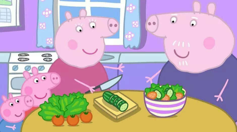 Granny Pig 桌布 壁紙 — Peppa Pig 和家人在色彩繽紛的廚房裡開心準備新鮮蔬菜。