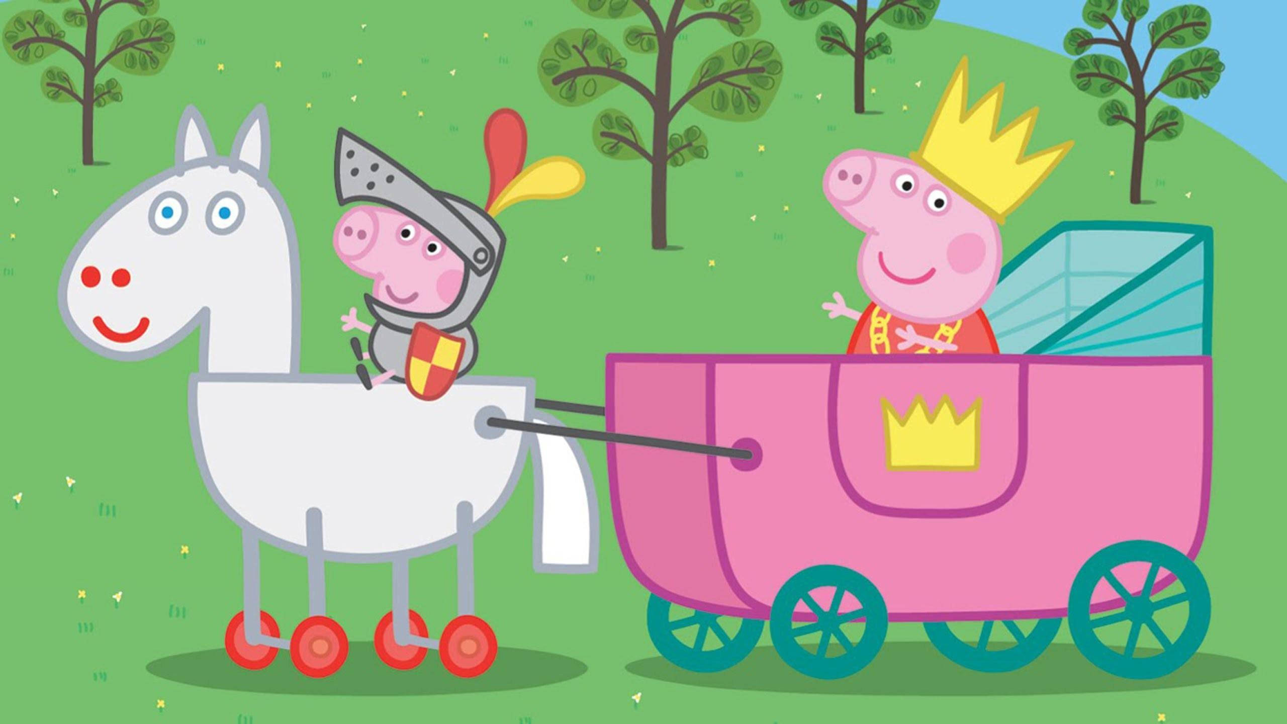 佩佩豬 桌布 壁紙 — Peppa Pig 在一輛粉紅色的皇家馬車裡，由一匹微笑的白色騎士馬拉著穿過綠色森林。