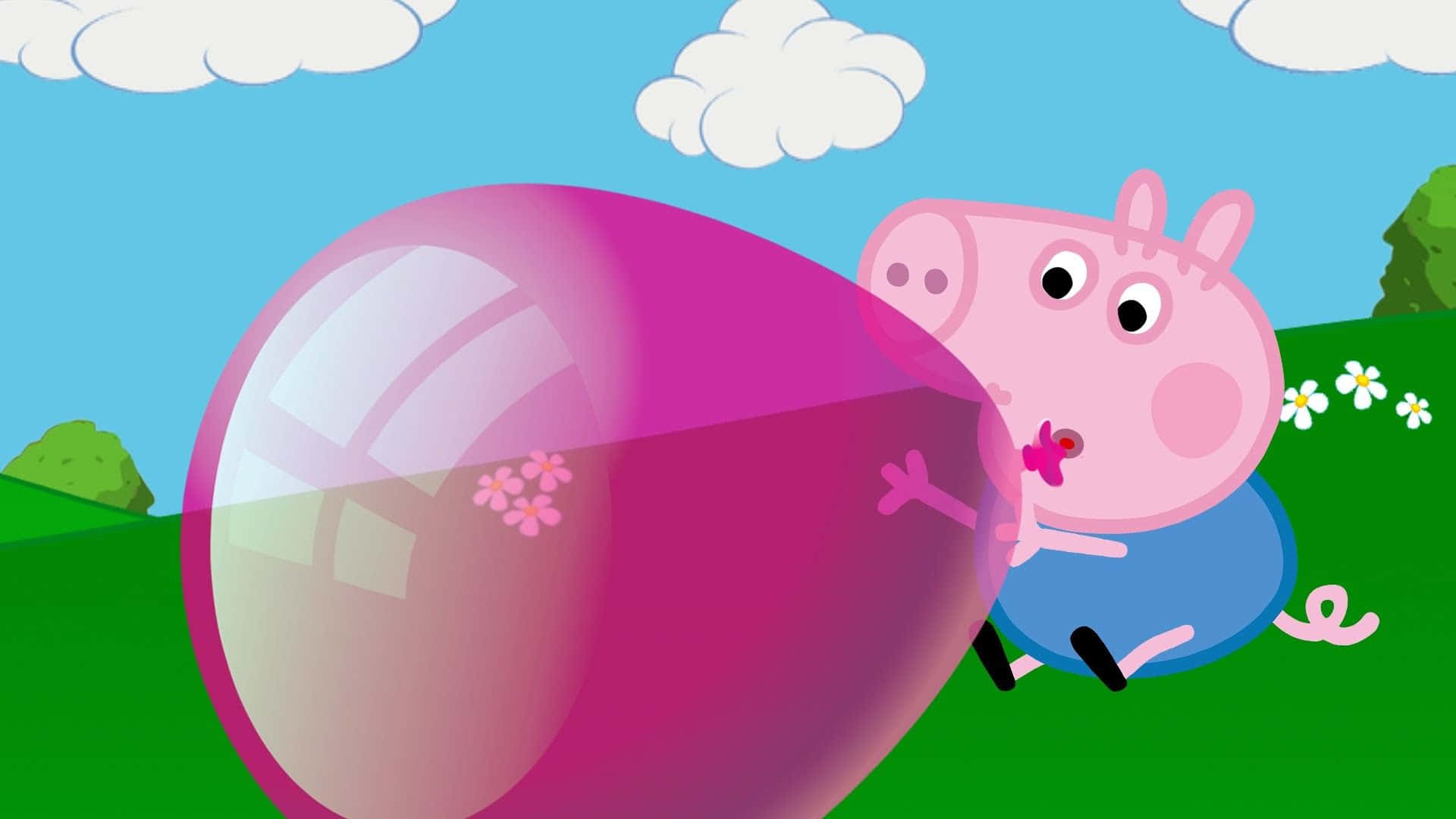 George Pig 桌布 壁紙 — Peppa Pig 在藍天白雲下的陽光綠色田野吹一個巨大的粉紅色泡泡。