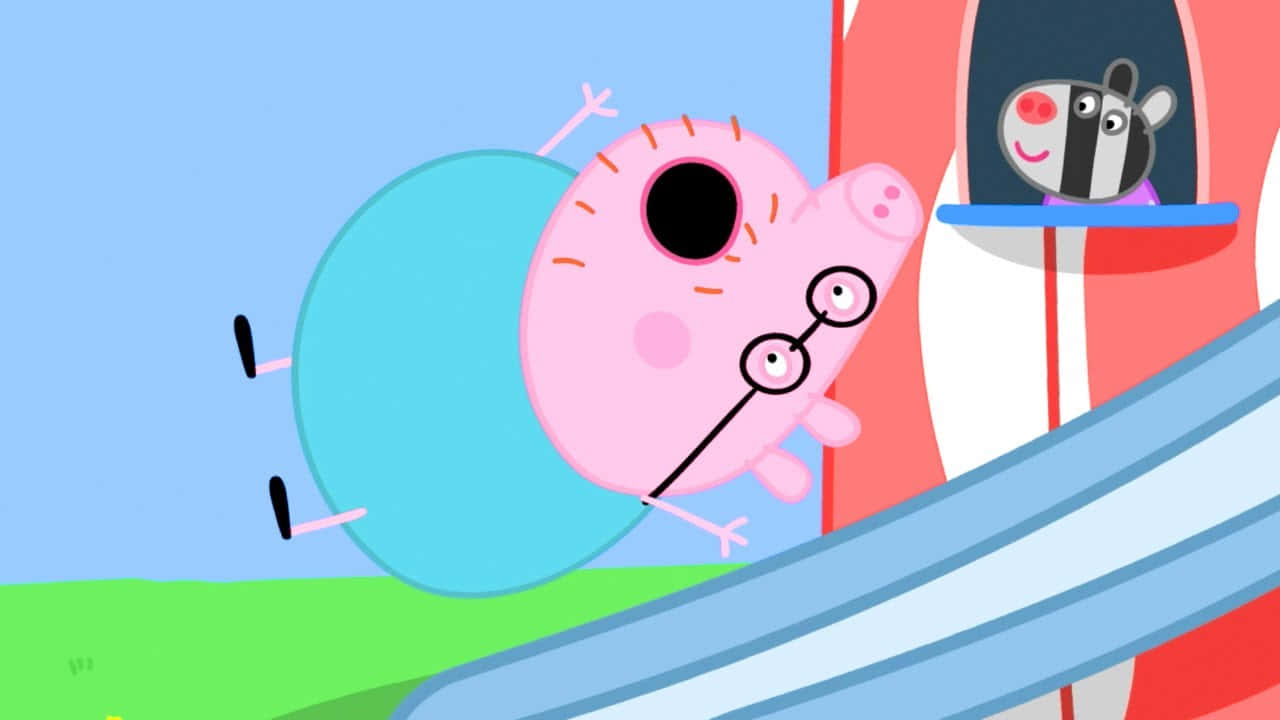 Daddy Pig 桌布 壁紙 — Peppa Pig 戴著眼鏡從藍色溜滑梯滑下，一隻斑馬從紅白條紋的塔樓觀看。