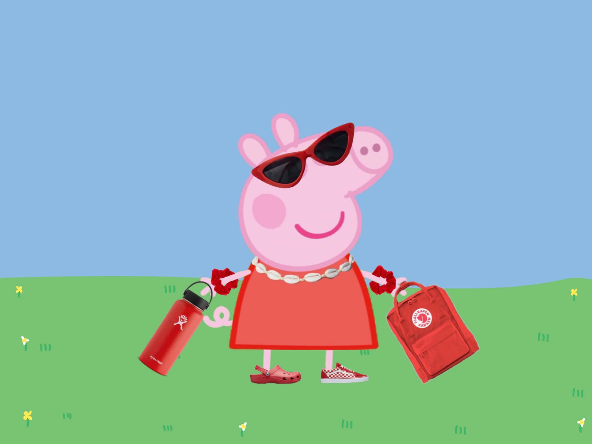 Mummy Pig 桌布 壁紙 — Peppa Pig 戴著紅色太陽眼鏡和連身裙，站在草地上微笑，拿著水壺和背包。