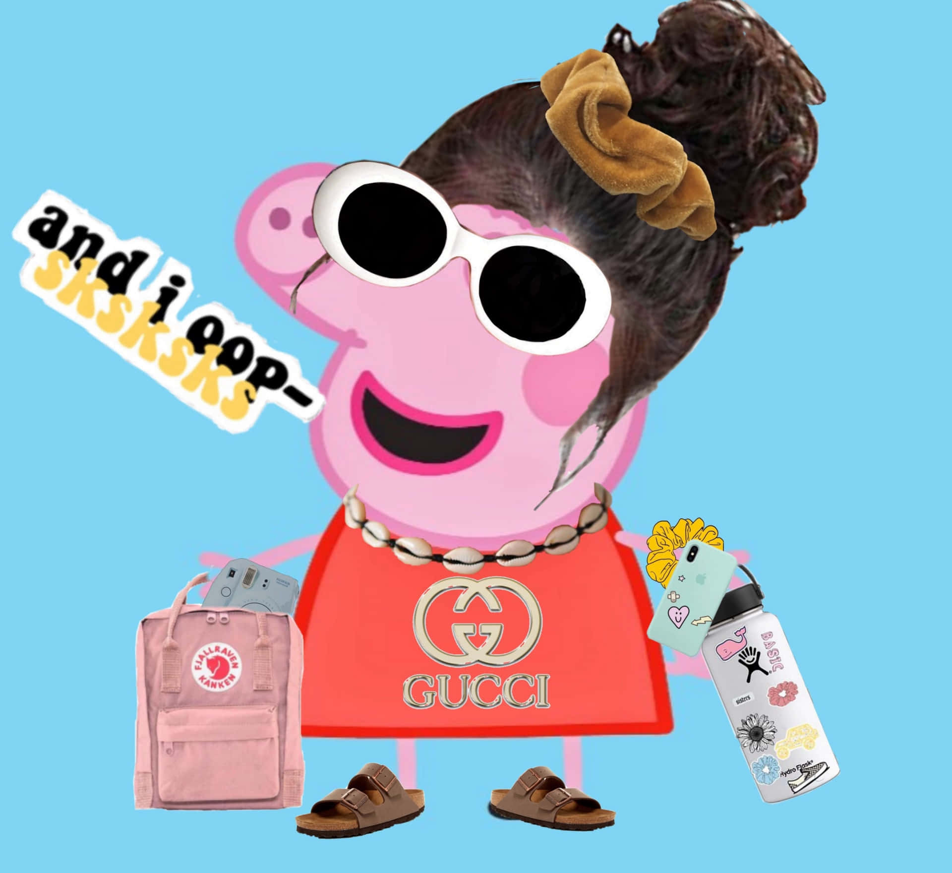 Cartoon 桌布 壁紙 — Peppa Pig 打扮成時尚影響者，戴著超大太陽眼鏡、穿著 Gucci 連衣裙和奢華配飾，背景為純藍色。