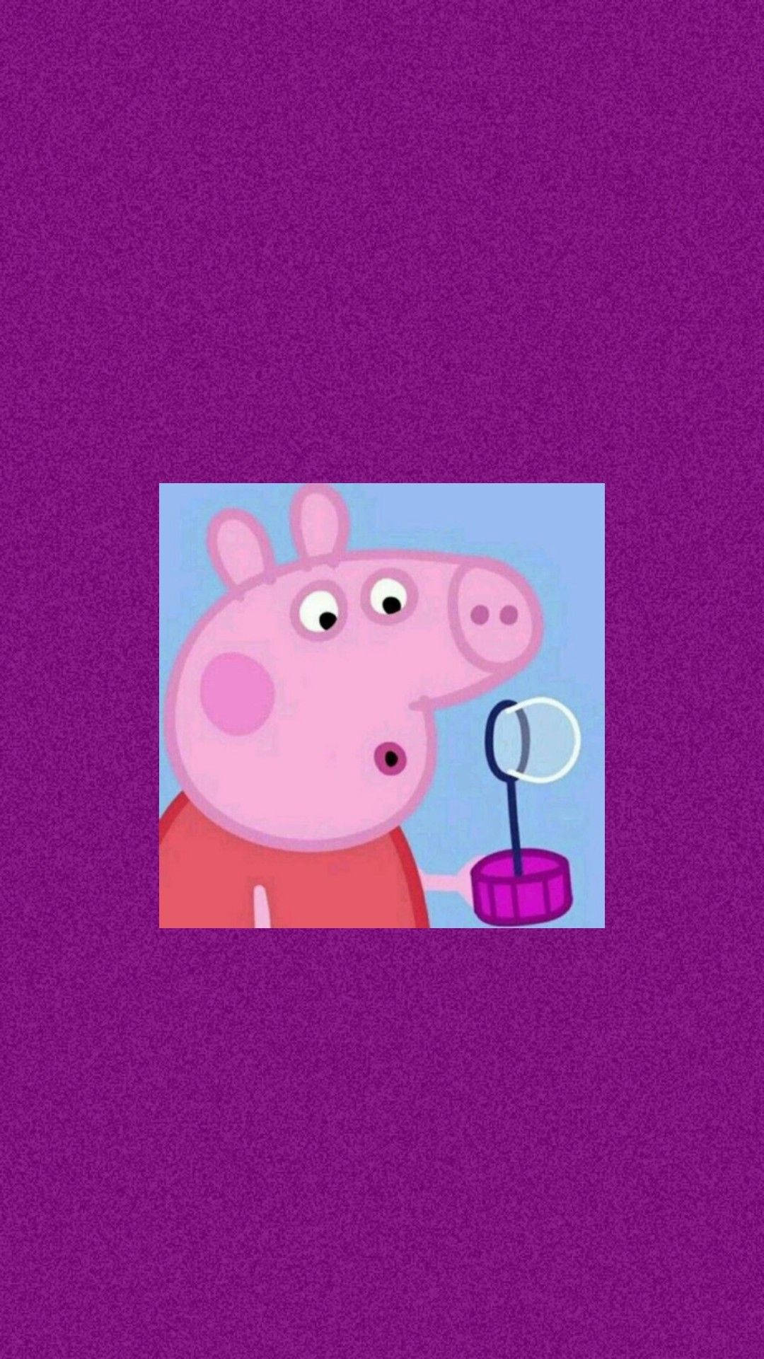 Bubbles 桌布 壁紙 — Peppa Pig 拿著泡泡棒，背景是充滿活力的紫色紋理背景。