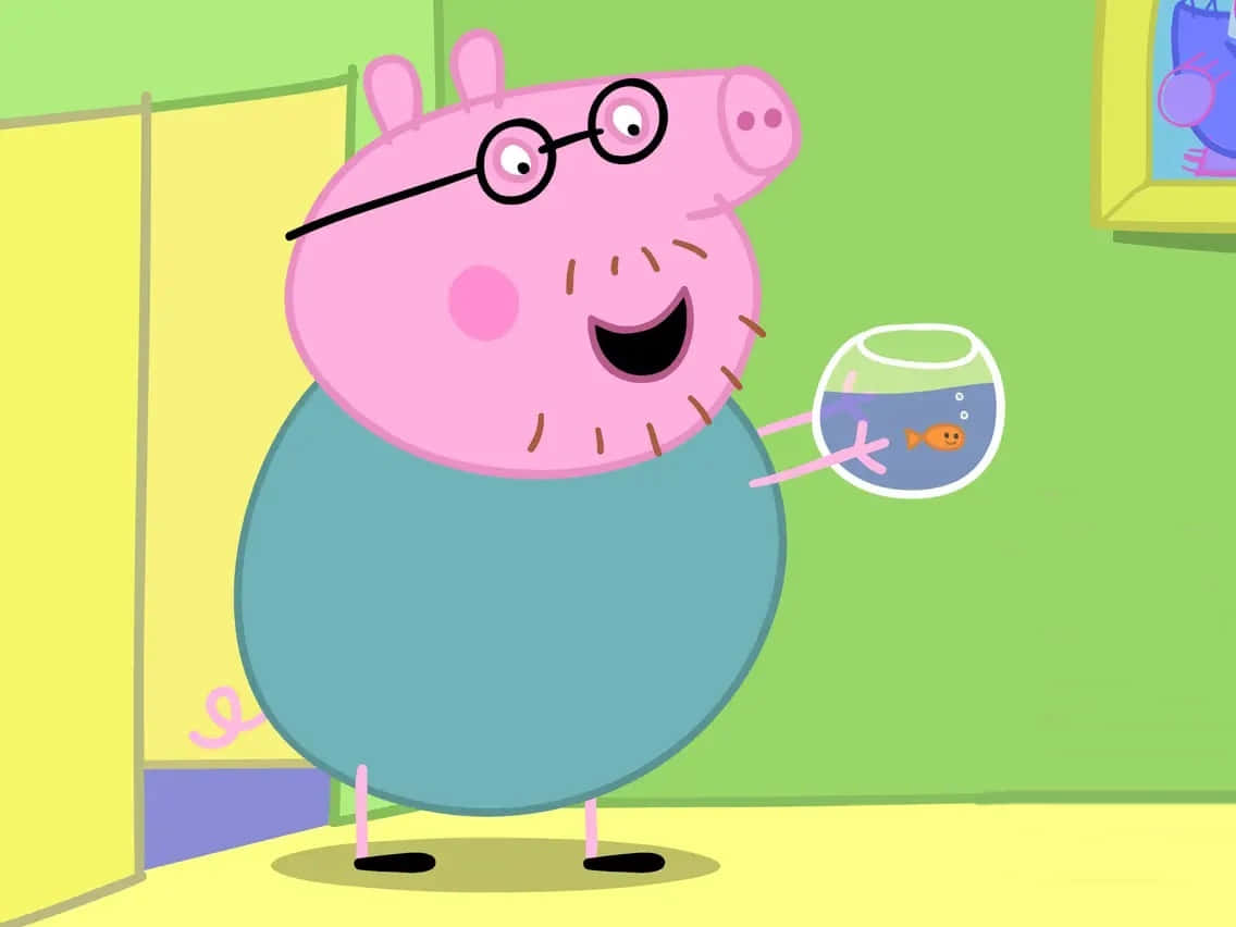 Daddy Pig 桌布 壁紙 — Peppa Pig 的爸爸豬開心地微笑，在色彩繽紛的房間裡拿著一個裝有金魚的魚缸。
