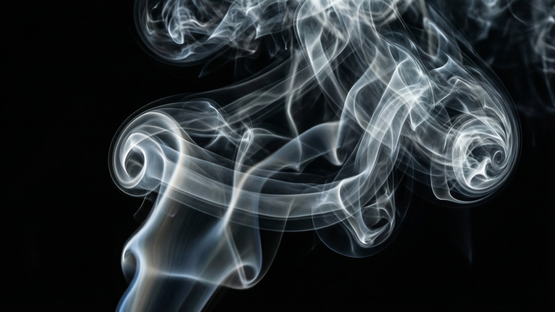 Grey Smoke Swirl 壁紙 — 飄渺的白煙在深黑色背景上形成複雜的漩渦圖案。