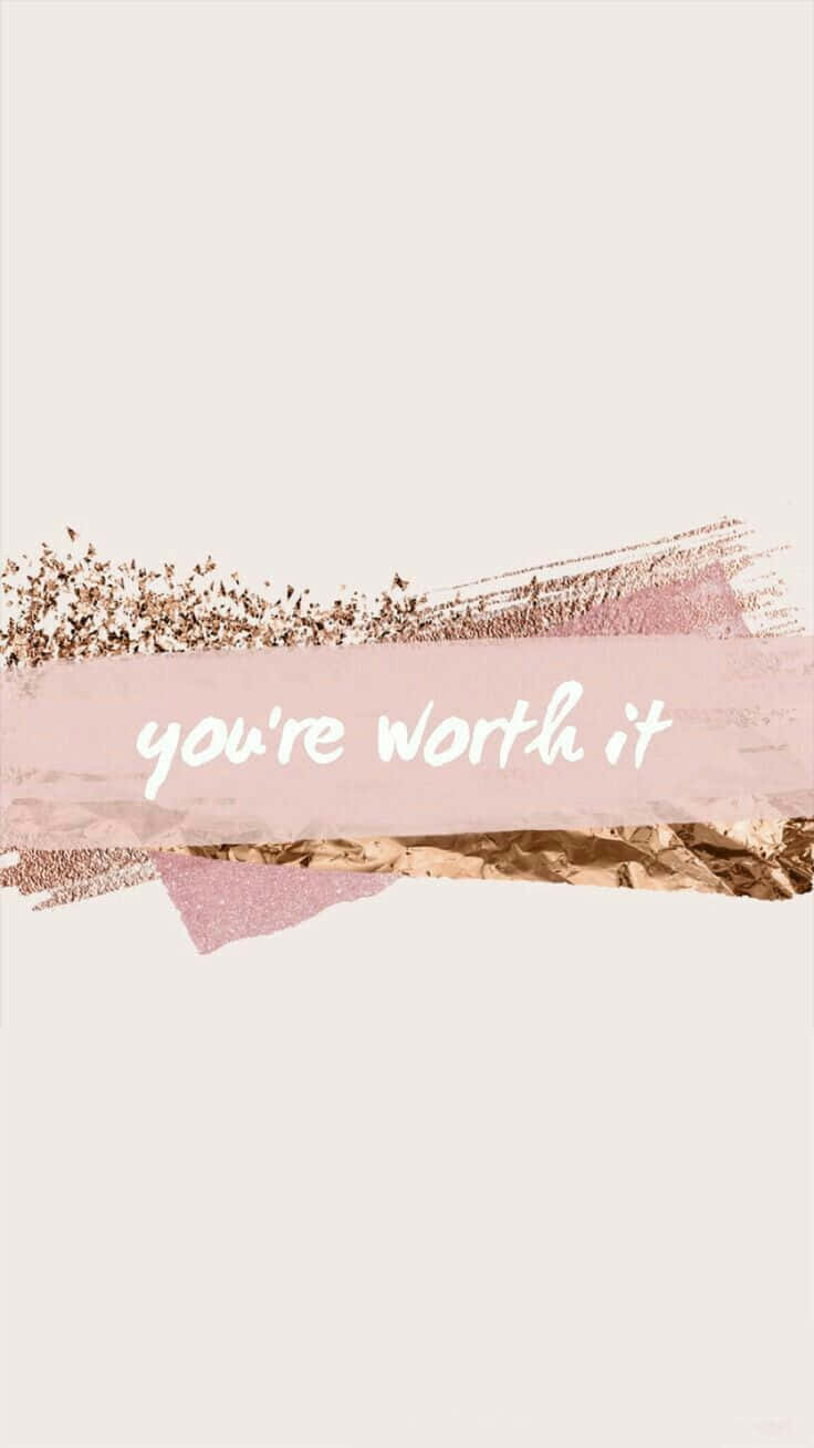  壁紙 — 一個柔和粉紅與金色閃粉橫幅，上面以白色草書寫著 you're worth it，背景為淺米色。