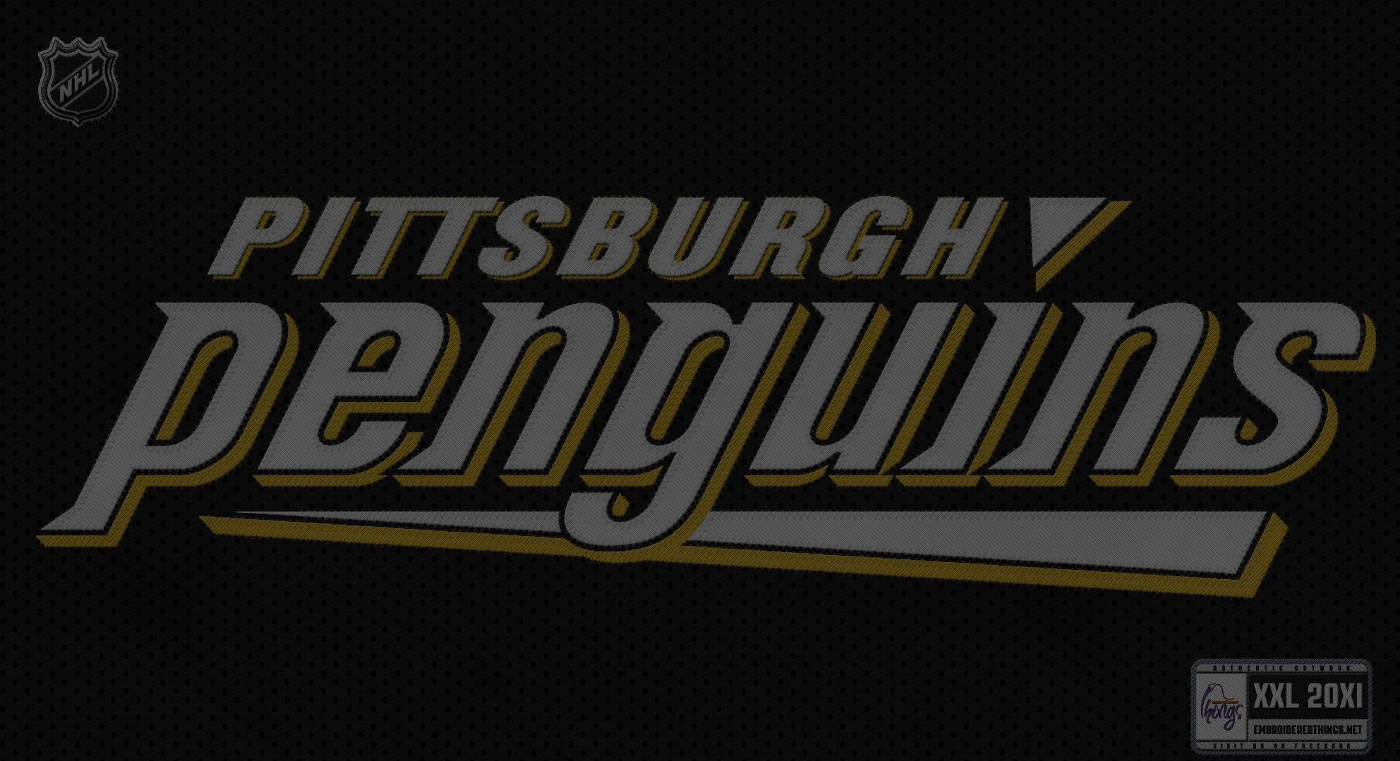 penguins 桌布 壁紙 — Pittsburgh Penguins 標誌以銀色和金色呈現，置於黑色紋理背景上，附有NHL盾牌和水印。