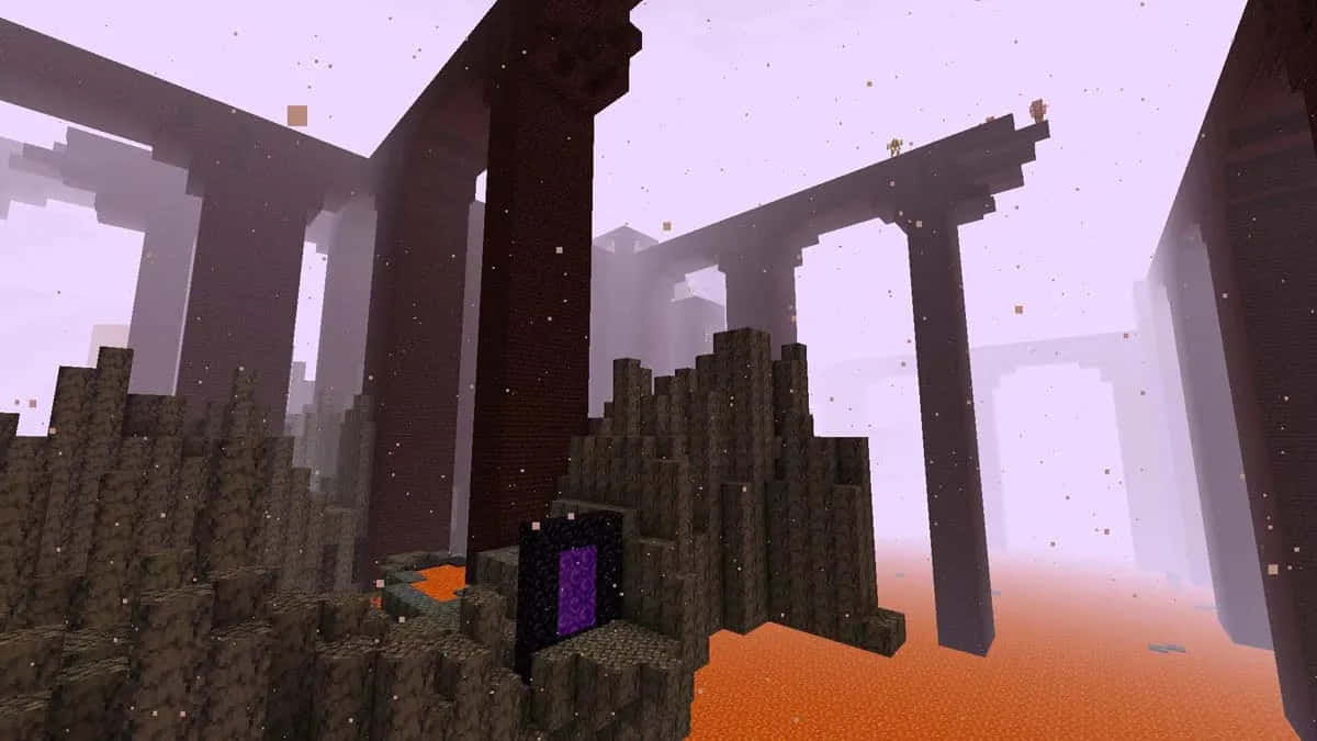  壁紙 — 像素化的 Minecraft 地獄堡壘，帶有鋸齒狀的黑曜石柱和發光的紫色傳送門，背景是橙色熔岩和霧濛濛的紫色天空。