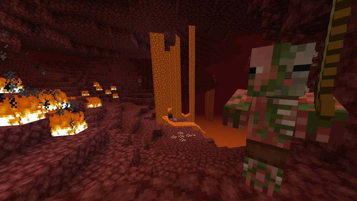  壁紙 — 一個像素化的Minecraft玩家站在一個昏暗的洞穴中，被發光的橙色火炬和金色結構照亮。