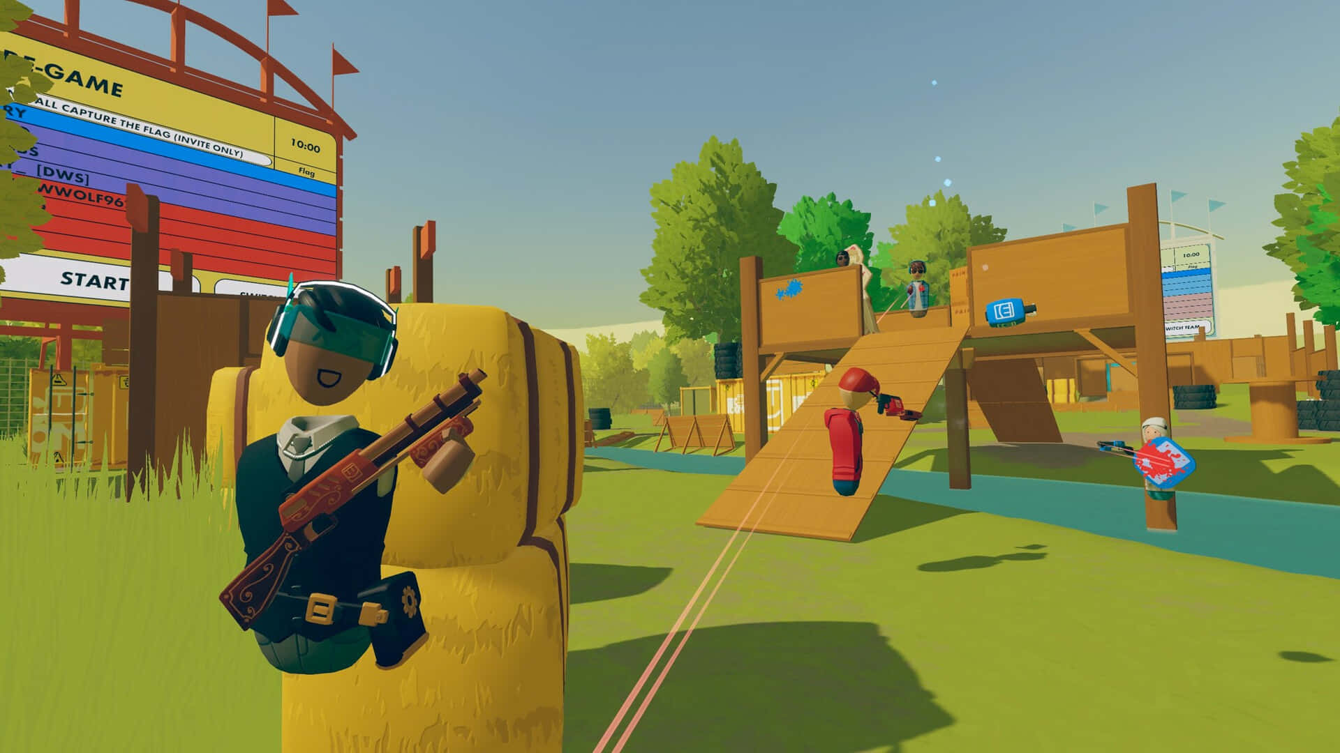 壁紙 — 在充滿活力的 Roblox 風格彩彈射擊場中，玩家在晴朗的藍天下躲在乾草捆和木結構後面。