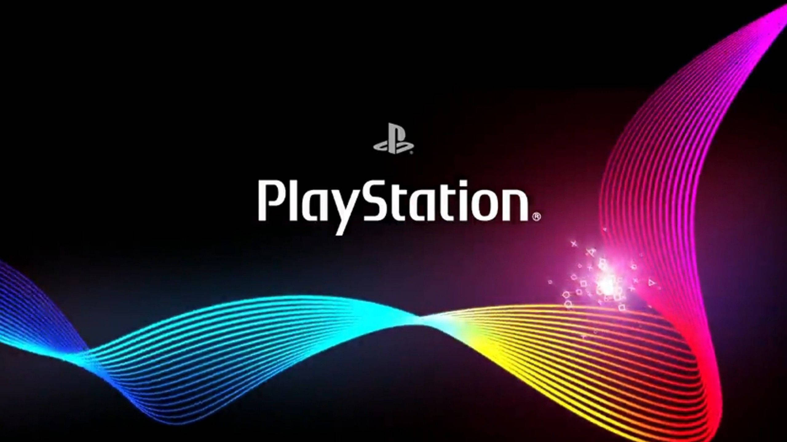 PlayStation 桌布 壁紙 — PlayStation 標誌居中於黑色背景上，帶有充滿活力的彩虹色流動線條和閃爍粒子。