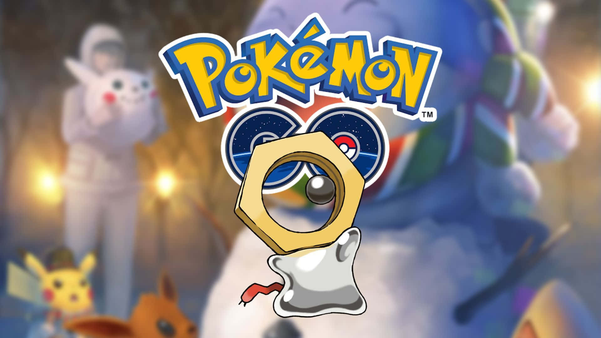 藝術 桌布 壁紙 — Pokémon GO 標誌居中，精靈球和寶可夢圖鑑圖示被模糊的寶可夢角色包圍，在溫暖發光的燈光中。