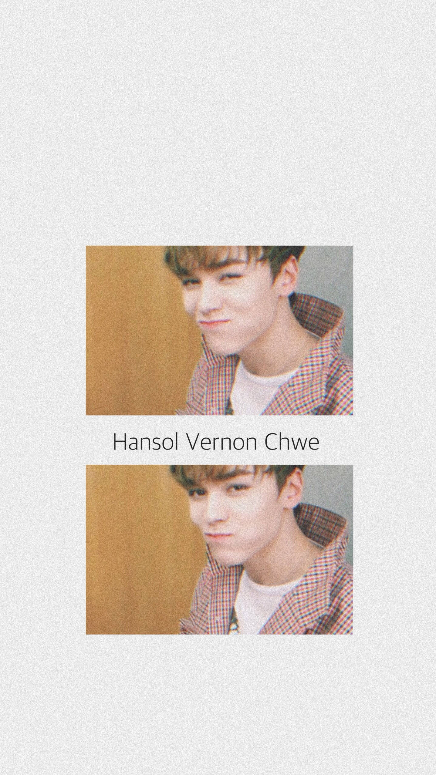 Vernon 桌布 壁紙 — Hansol Vernon Chwe 的肖像，他穿著格紋襯衫，在溫暖的木質背景前輕輕微笑。