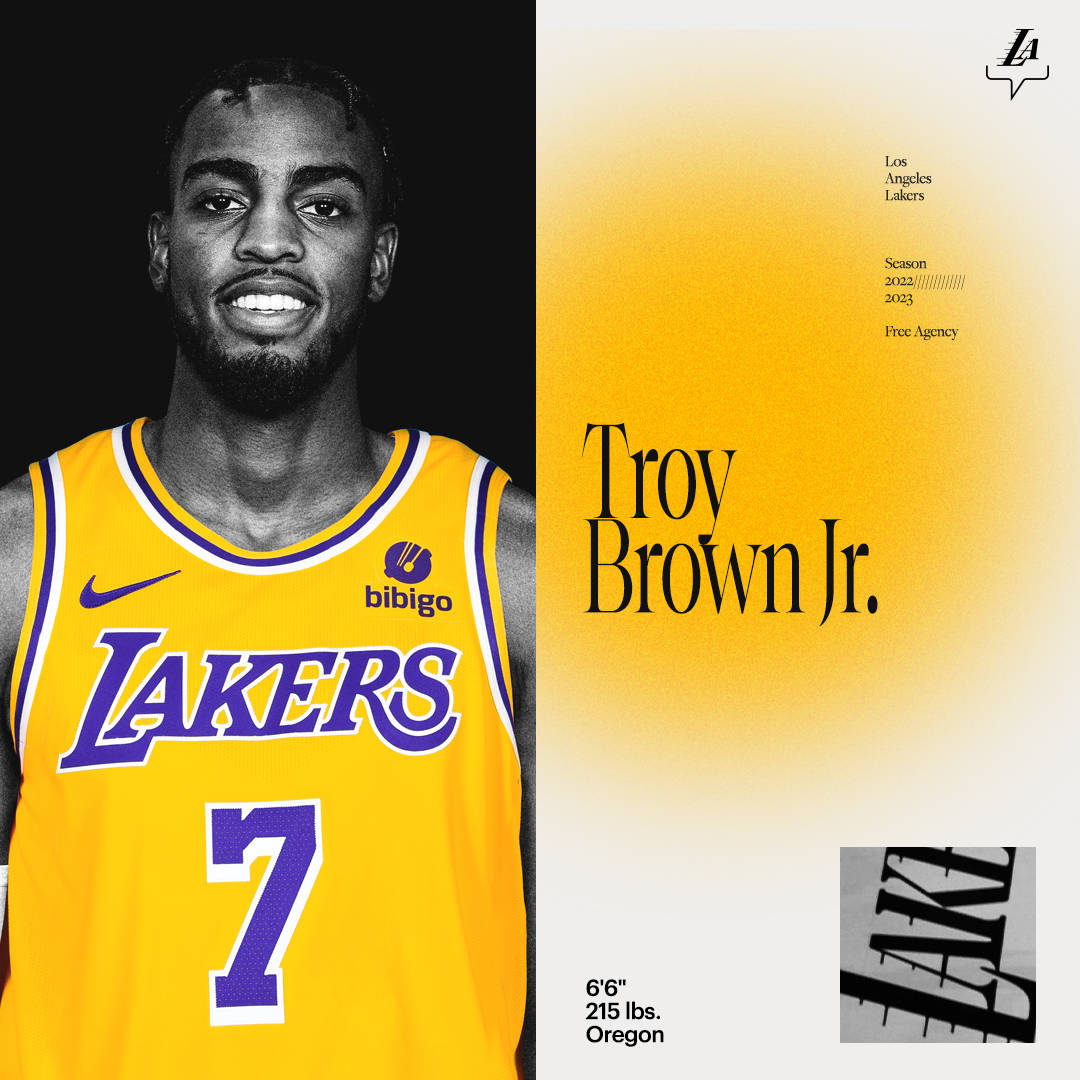 Troy Brown Jr. 身穿湖人隊球衣，背景為漸變色，附有統計數據和球隊資訊。 — NBA 壁紙