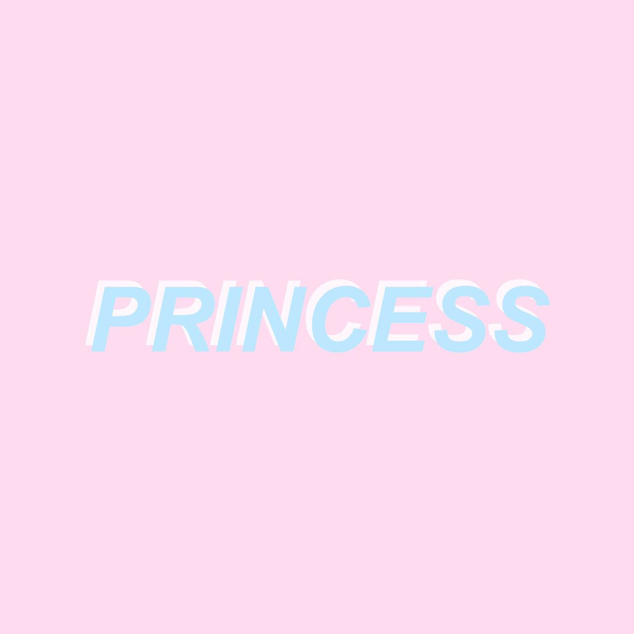 Baby Girl 桌布 壁紙 — 「princess」一詞以淺藍色3D風格文字居中顯示在柔和粉紅色背景上。
