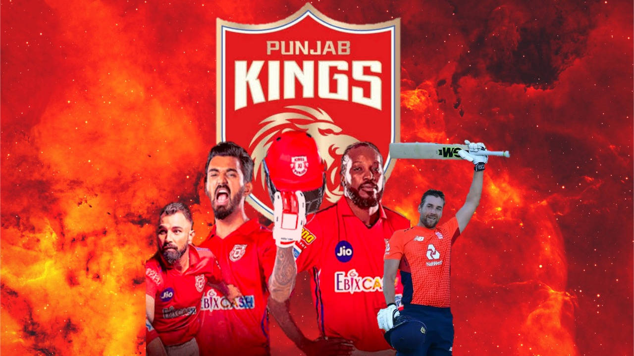 punjab kings 桌布 壁紙 — Punjab Kings 板球球員身穿紅色球衣，在熾熱的橙紅色宇宙背景前擺出英雄姿勢，並帶有球隊標誌。
